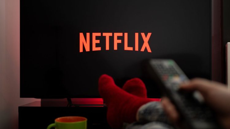 Netflix a pierdut 200.000 de utilizatori în primul trimestru. Acțiunile companiei – în cădere liberă