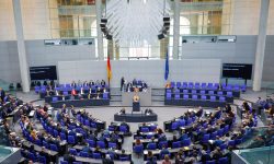 Parlamentul german a aprobat livrarea de armament greu pentru Ucraina