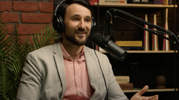 (VIDEO) Un bucătar moldovean a vândut o rețetă de morcov caramelizat cu 1000 de euro unui om putred de bogat din China