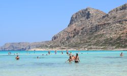 Vacanță în Grecia. Unde te duci în funcție de nevoi: relaxare în familie, distracție, sau cea mai romantică insulă