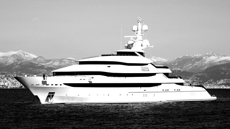 Nu are cine să plătească! În Franța, un superyacht confiscat creează bătăi de cap, nu doar proprietarului