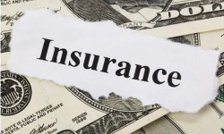 Mutări pe piața cămătarilor și a asiguratorilor