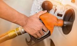 Cât va costa mâine un litru de benzină și motorină? Prețurile cresc în continuare