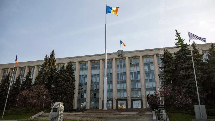 Moldova, ca pe Titanic. S-a lovit de ghețarul crizei și se duce la fund fără banii finanțatorilor străini