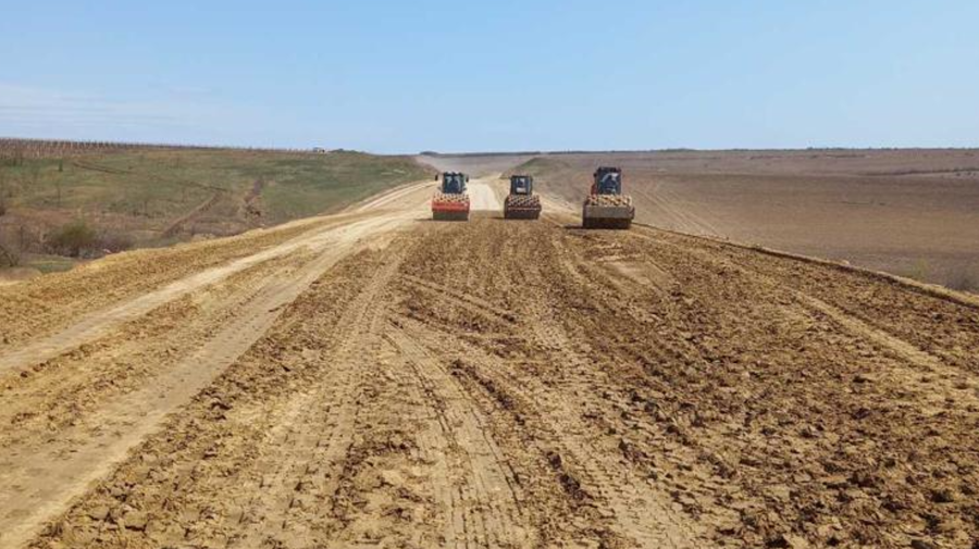 Marea tergiversare! Drumul de ocolire a satului Slobozia Mare avansează cu viteza melcului