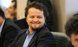 A făcut aproape 2 milioane de euro doar din salariu! Cine este și unde lucrează