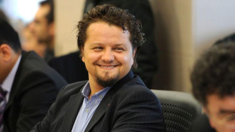 A făcut aproape 2 milioane de euro doar din salariu! Cine este și unde lucrează