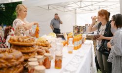 (FOTO) Caravana Europeană la Ungheni a adunat mii de oameni. Târg de produse autohtone și concert de Vali Boghean