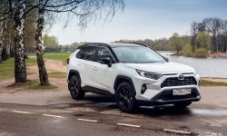 În Rusia, mașinile au devenit un adevărat lux. Prețurile sunt mult mai mari decât în Germania sau SUA