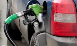 Turiștii se îmbulzesc la granița cu Ungaria pentru a procura combustibil ieftin. Guvernul impune restricții