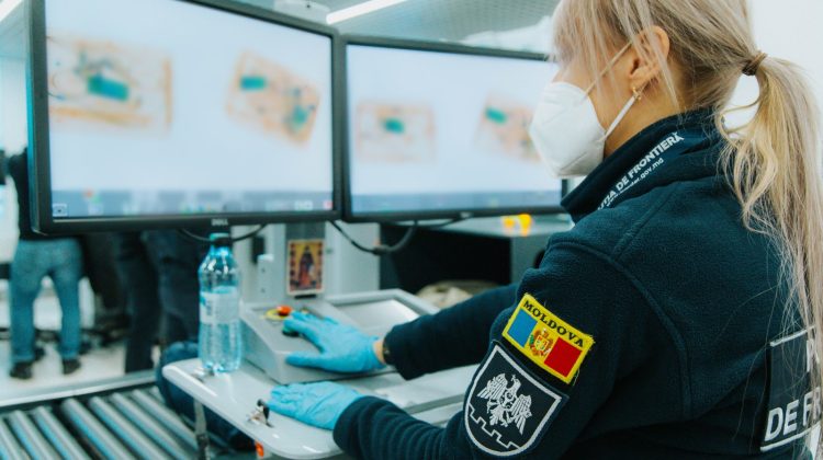 A vrut să scoată din țară 20.000 de euro fără să-i declare. Moldoveanca pleca spre Istanbul