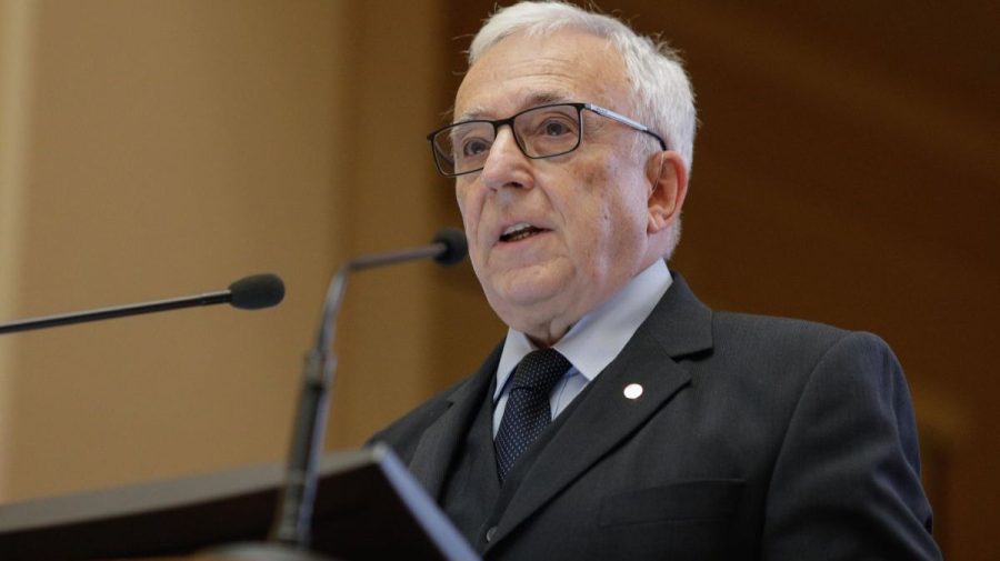 Celebra replică a toreadorului Dodon, populară și în România! Guvernatorul Isărescu sfătuiește românii să bea un ceai