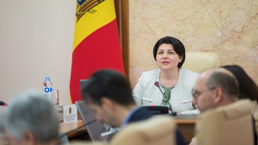 Salariul minim al angajaților din cadrul instituțiilor de învățământ, aflate la autogestiune se majorează. Cu cât