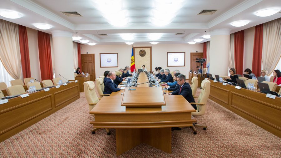 Nici un salariat din sectorul bugetar nu va avea leafă mai mică de 3500 de lei. Proiect de lege aprobat de Guvern