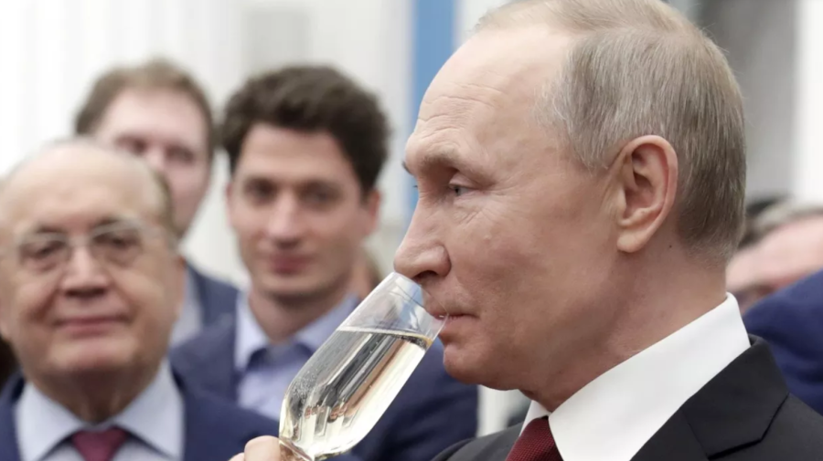 Adevărul dur: În timp ce oraşele din Ucraina se prăbuşesc, Rusia face inventarul a sute de milioane de dolari pe zi