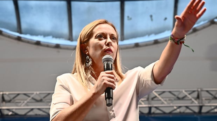 Europa îşi ţine respiraţia în timp ce Italia se pregăteşte să aibă primul premier de extremă dreapta