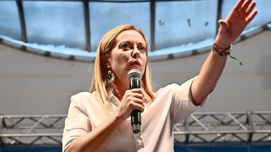 Europa îşi ţine respiraţia în timp ce Italia se pregăteşte să aibă primul premier de extremă dreapta