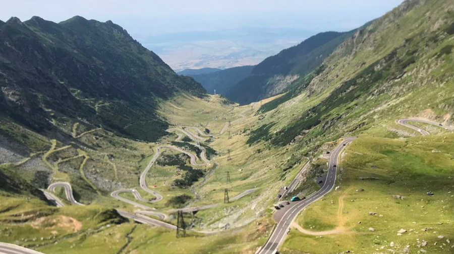 Restricţii pe Transfăgărăşan, din cauza unor căderi de pietre pe carosabil