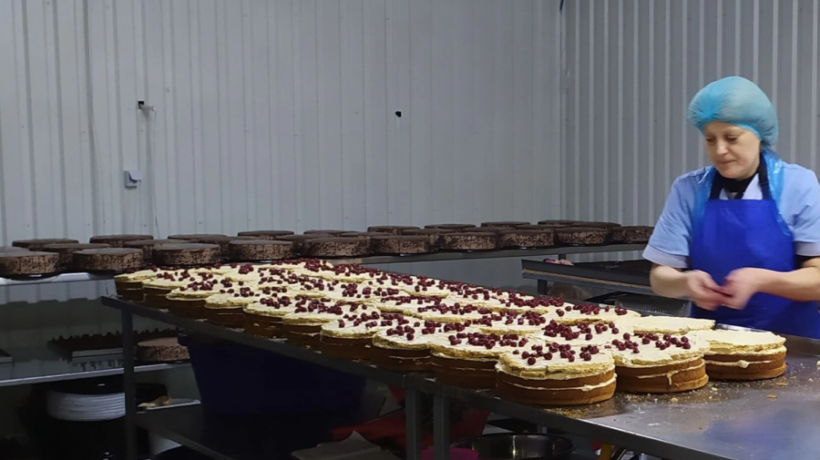 (FOTO) Două prietene din Drăsliceni, Criuleni s-au avântat în business chiar în pandemie. Au lansat o afacere dulce