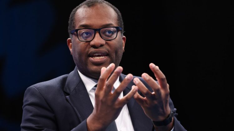 Marea Britanie anunţă cea mai mare reducere de taxe de după 1972 pentru a stimula creşterea economică