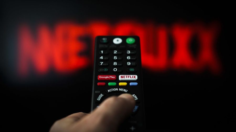 Netflix caută metode pentru a-și crește veniturile. Va introduce modificări la abonamente
