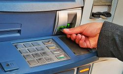 În luna august moldovenii au scos mai mulți bani din bancomate