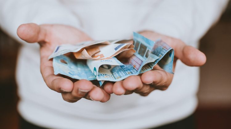 Câți bani proprii au băncile? Instituția financiară cu cele mai mari fonduri proprii