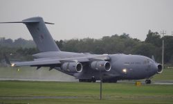 (FOTO) Cel mai urmărit avion din istorie! Câți oameni au văzut aeronava care a transportat sicriul Reginei Elisabeta