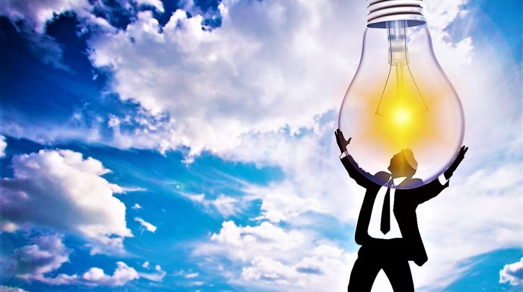 Polonia ar putea îngheța anul viitor prețurile la electricitate pentru gospodării