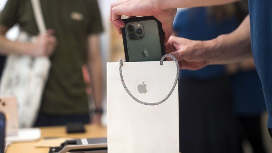 Peste 50% dintre americani folosesc iPhone. De ce este atât de popular