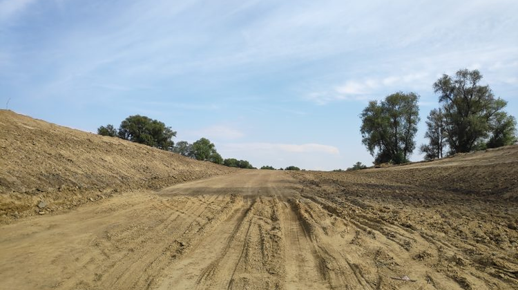 Moldova dă de opt ori mai mulți bani pe construcția unui km de drum, decât Letonia