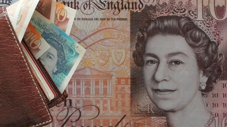 Lira sterlină atinge 1,30 dolari, cel mai înalt nivel din ultimul an