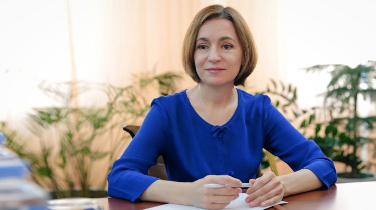 Bugetarii cu salariu mai mic de 15.000 lei vor primi câte 3000 lei. Sandu promulgat modificările