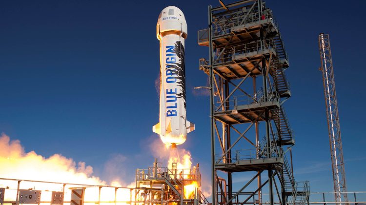 Racheta Blue Origin a lui Jeff Bezos a izbucnit în flăcări la un minut după decolare