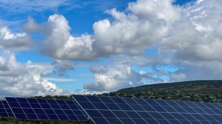 Proiect ambițios la Nisporeni! A fost instalată o centrală fotovoltaică ce poate asigura cu electricitate mii de oameni