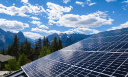 Moldovenii cu panouri fotovoltaice suplimentare rămân cu buza umflată: Remunerația e limitată la capacitatea instalată