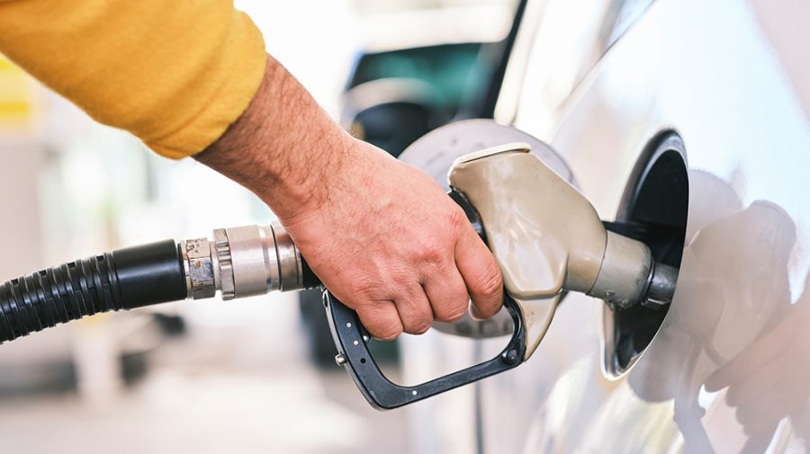 Petroliștii cer Guvernului să majoreze prețul carburanților cu 60 de bani per litru