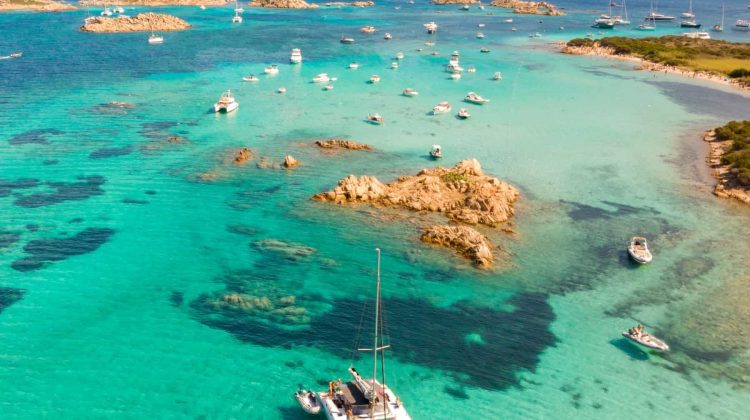 Italia plătește oamenilor 15.000 de euro pentru a se muta în Sardinia. Care sunt condițiile