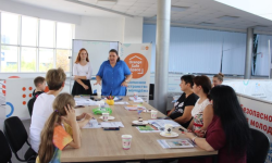 (VIDEO) Lecțiile de limba română îi apropie pe refugiați de populația locală și oferă noi oportunități de integrare