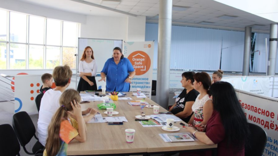 (VIDEO) Lecțiile de limba română îi apropie pe refugiați de populația locală și oferă noi oportunități de integrare