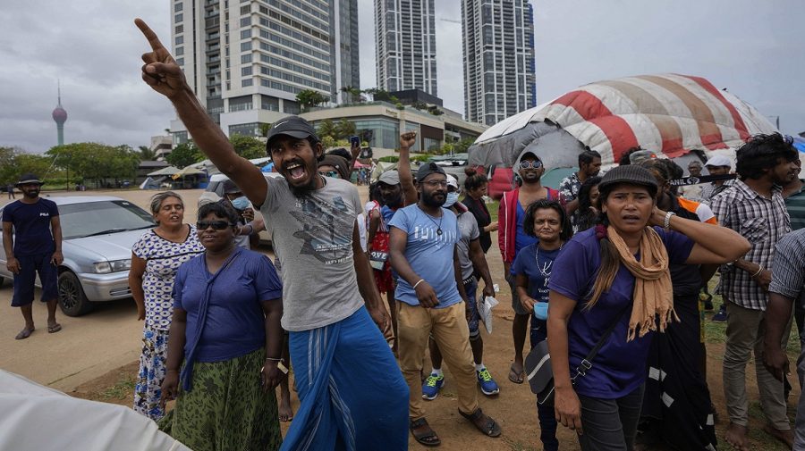 Sri Lanka va primi un împrumut de aproape 3 miliarde de dolari de la FMI. Țara este pe marginea prăpastiei