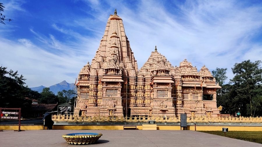 Nr 2 în telefonia din Moldova, cu politician singurul miliardar nepalez, care a finanțat un templu Shiva – la BVB