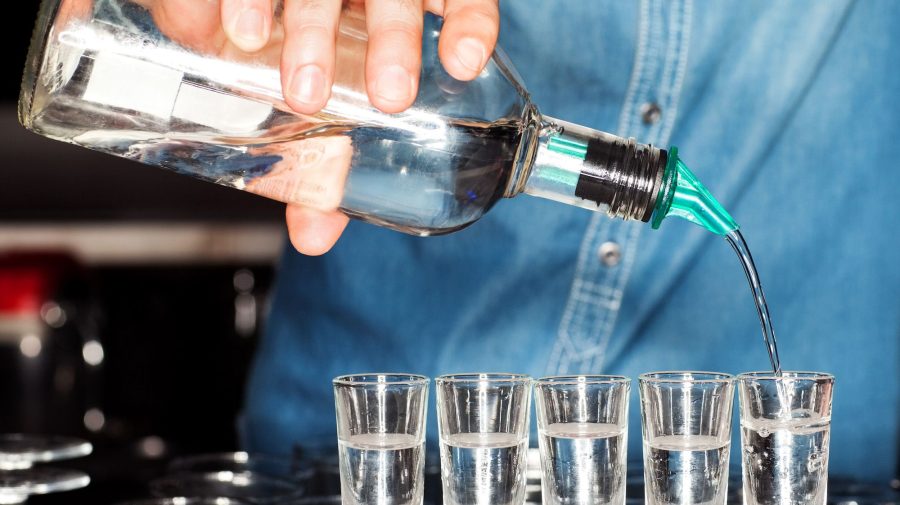 Veste tristă pentru ruși! Va crește preţul la vodcă, brandy şi cognac