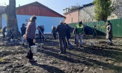 VIDEO În plină toamnă, Capitala înverzește! Sute de oameni au participat la Campaniei de plantare a arborilor