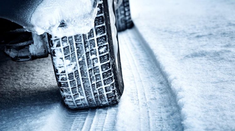 Vine iarna! Cât îi costă pe șoferi să treacă la anvelopele de iarnă