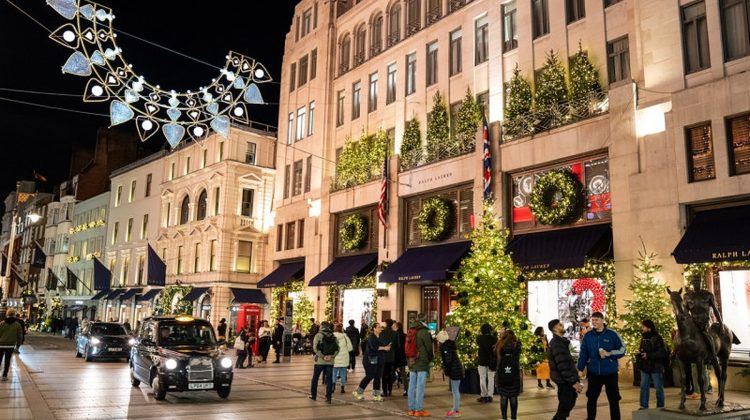 FOTO Criza energetică ia din strălucirea târgurilor de Crăciun din Europa