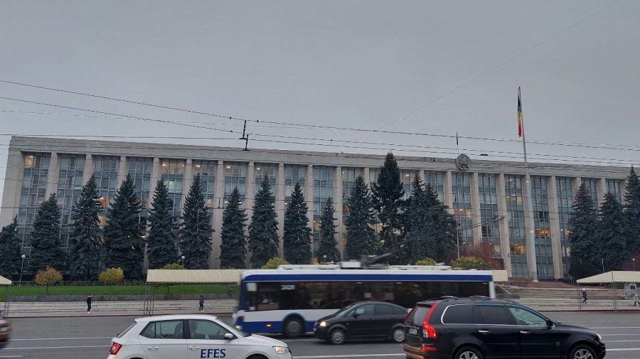 Munteanu scoate așii din mânecă! Ambasador la Reintegrare, expert OECD la Economie, economist de carieră la Finanțe