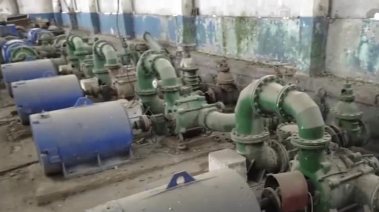 Sistemul de irigații, la pământ! Statul dă agricultorilor stațiile de irigare care au rămas fără țevi