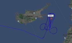 FOTO Un avion american a desenat un penis pe cer în apropierea unei baze rusești