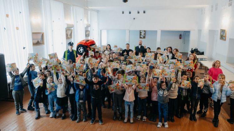 (VIDEO) Petrom Moldova îi învață pe micii pietoni să traverseze strada în siguranță